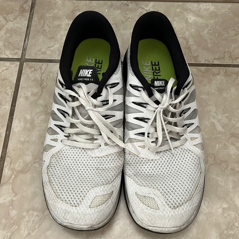 Nike free 5.0 Men 11.5 white and black